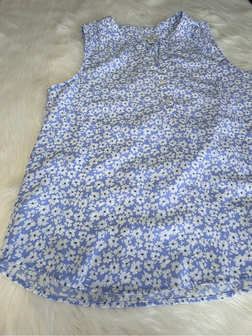 J.Crew Sleeveless Split Neck Floral Blouse Sz M Blue White Ditsy Print